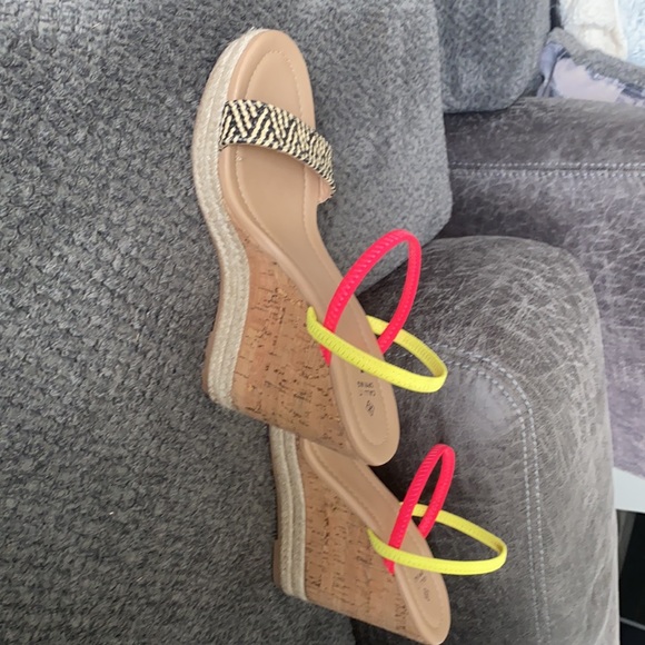 Call it Spring Wedges - Picture 3 of 7